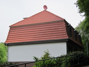 Haus 5 mit rotem Dach